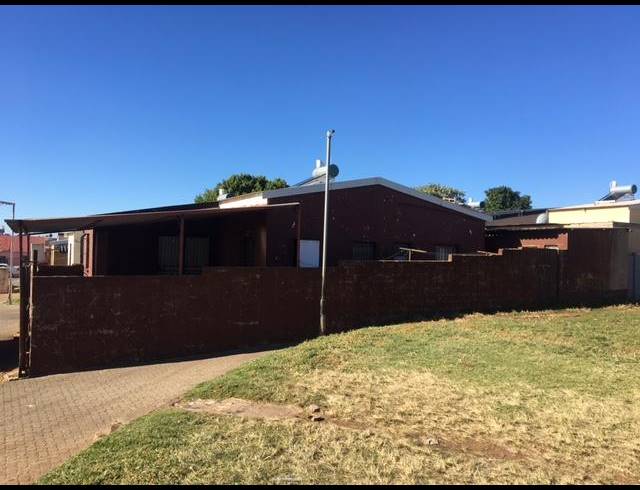 3 BEDROOM HOUSE FOR SALE IN WESTBURY